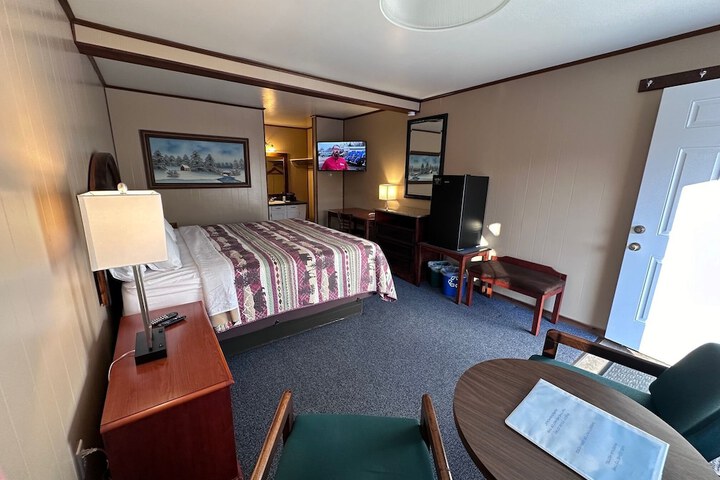 Room 3 of 44