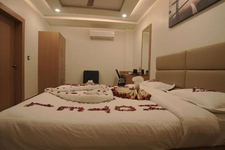 Room 4 of 28