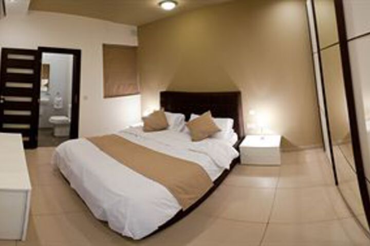 Room 16 of 35