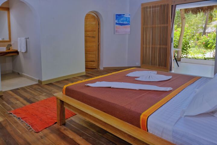 Room 8 of 18