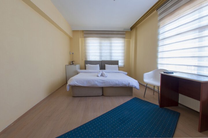 Room 8 of 25