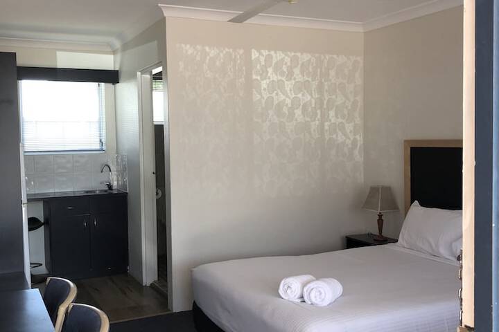 Room 3 of 41