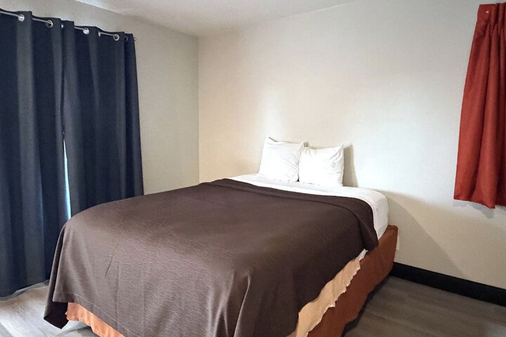 Room 13 of 26