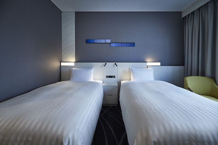 Room 10 of 27