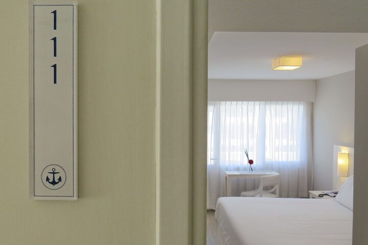 Room 16 of 118