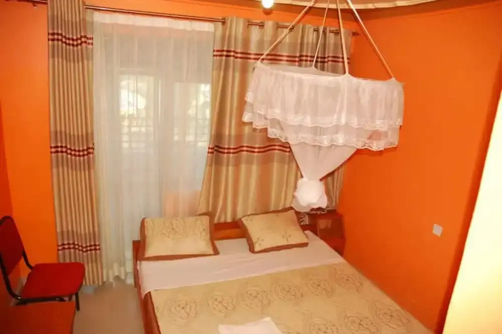 Room 2 of 16
