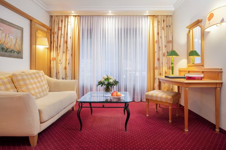 Room 32 of 87