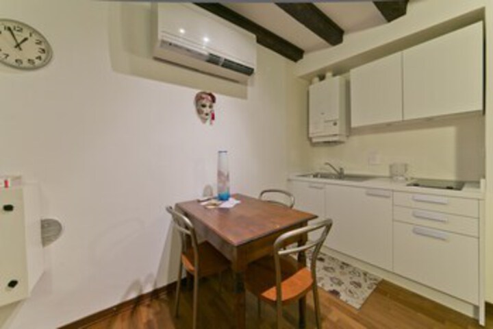 Room 5 of 14