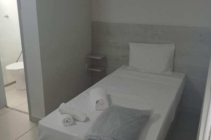 Room 8 of 16