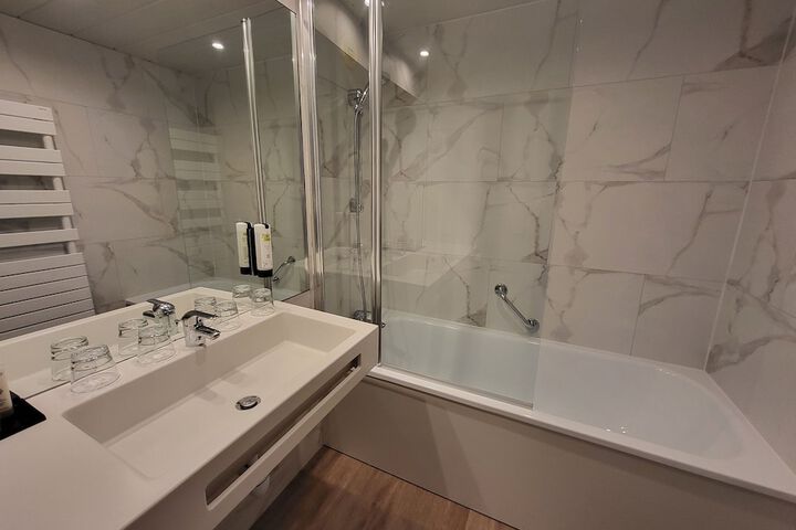 Room 16 of 59