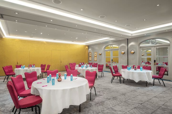 Ballroom/Hall 156 of 200