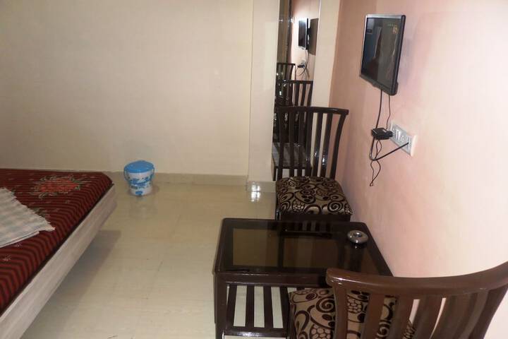 Room 13 of 20