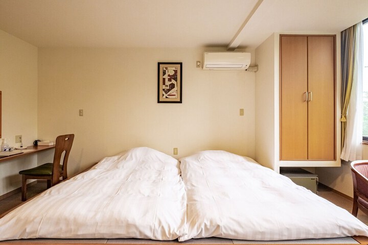 Room 22 of 46