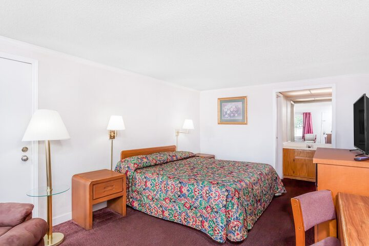 1 King Bed (1 of 12)