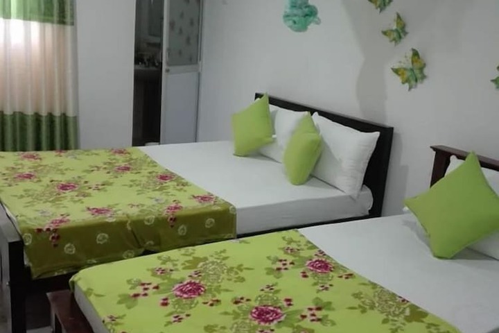 Room 6 of 44