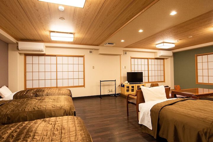 Room 11 of 77