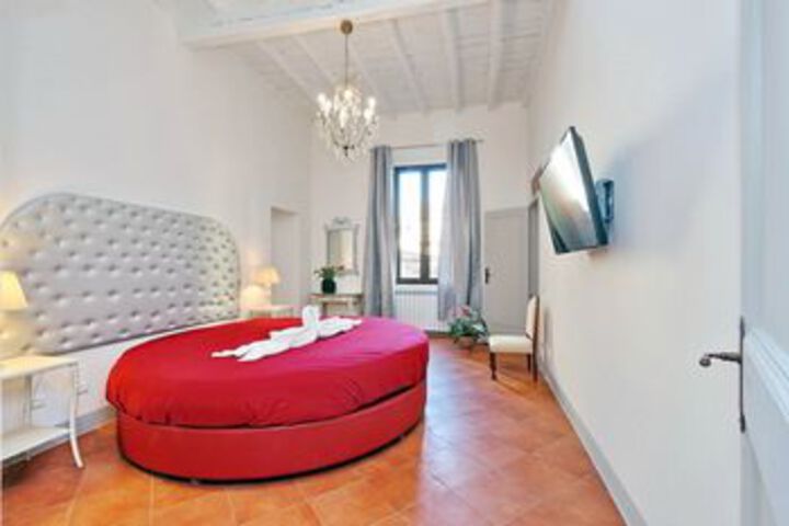 Room 11 of 28