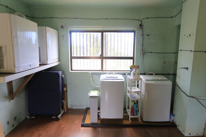 Laundry 19 of 25