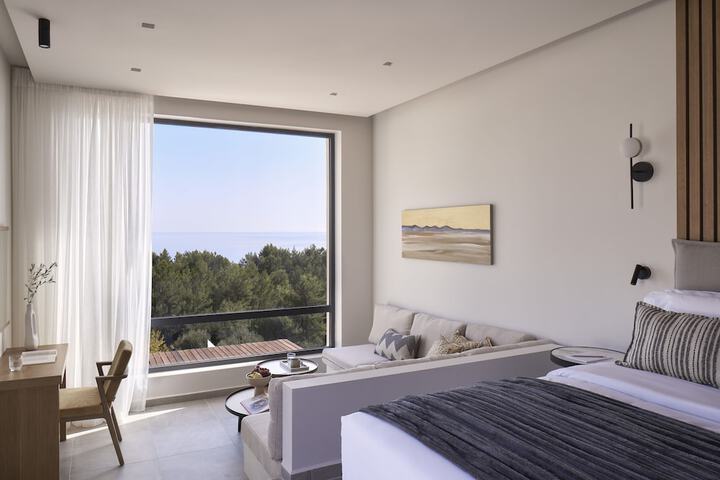 Room 4 of 115
