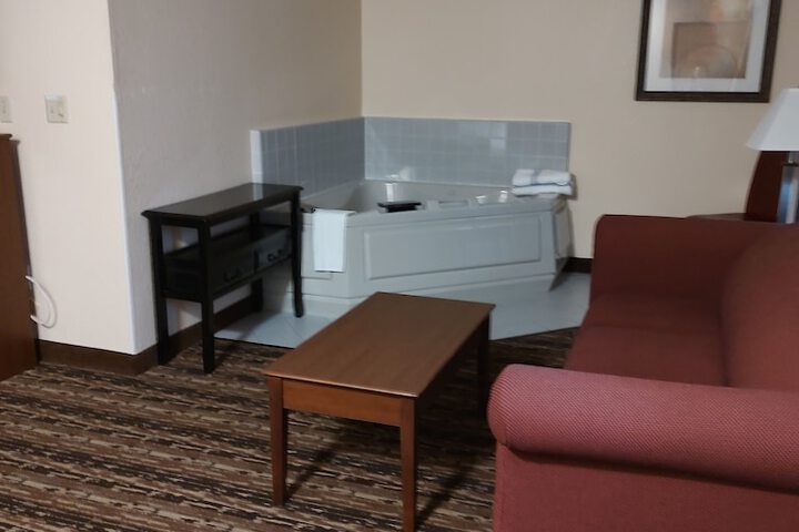 1 King Bed (5 of 12)