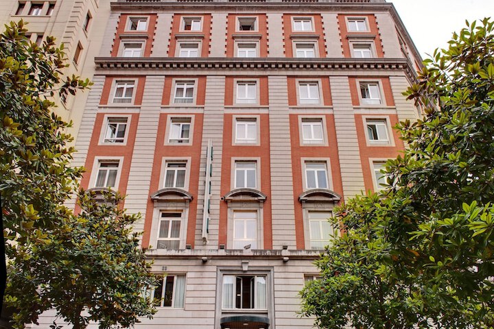Exterior of Hotel Hernán Cortés