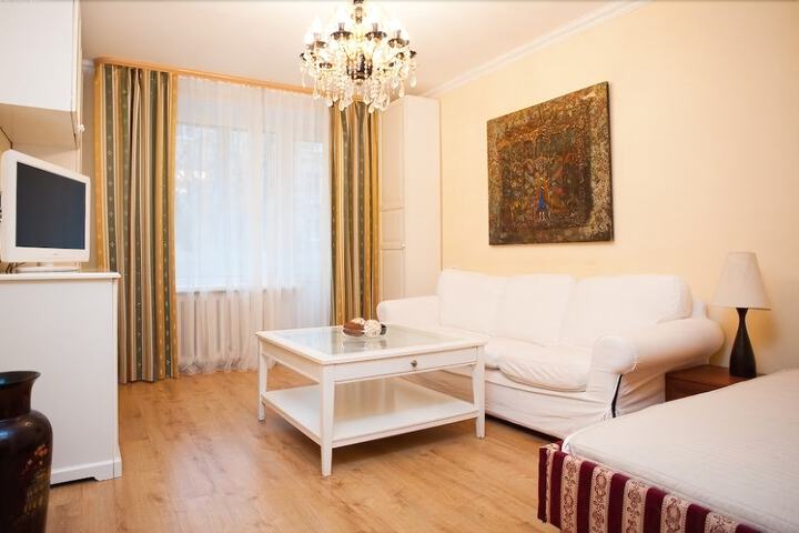 Room 6 of 16
