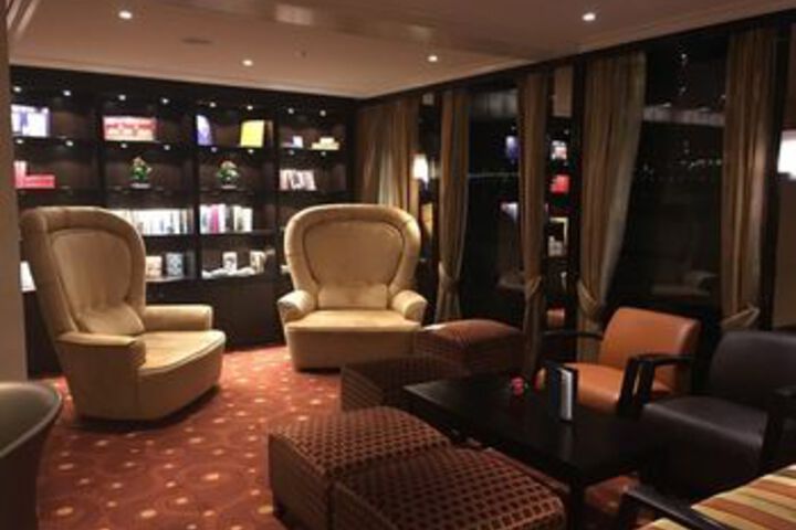 Lounge 63 of 80