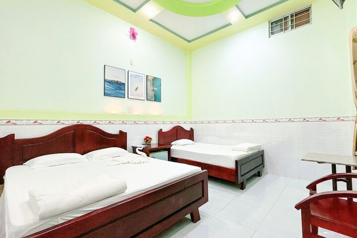 Room 16 of 108