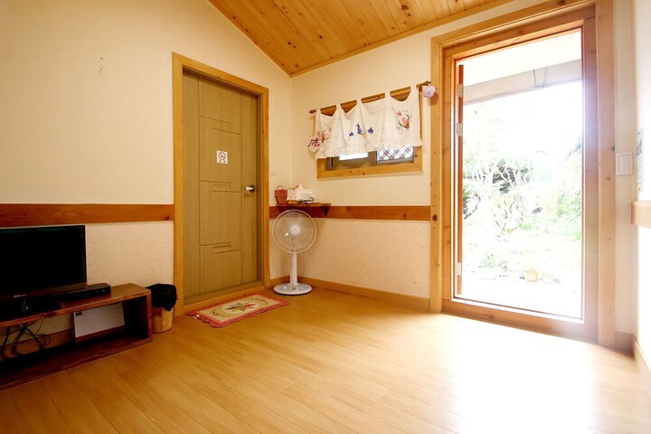 Room 26 of 76