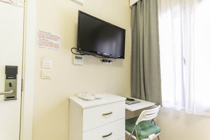 Room 15 of 30