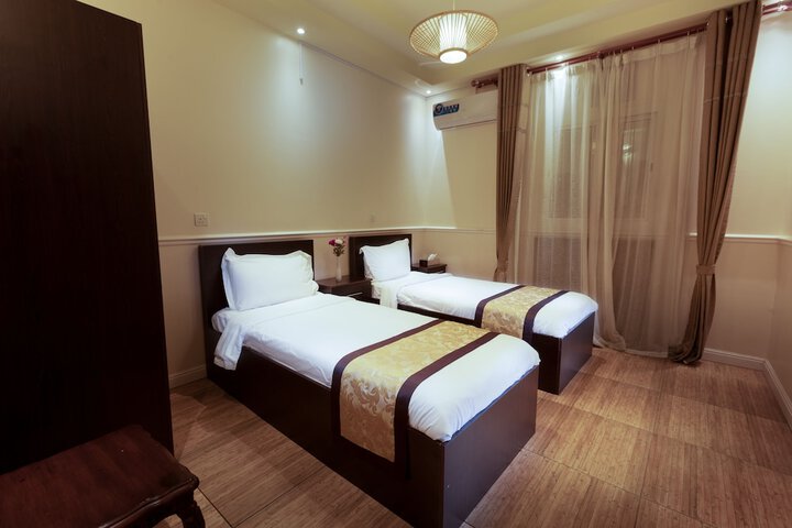 Room 6 of 19