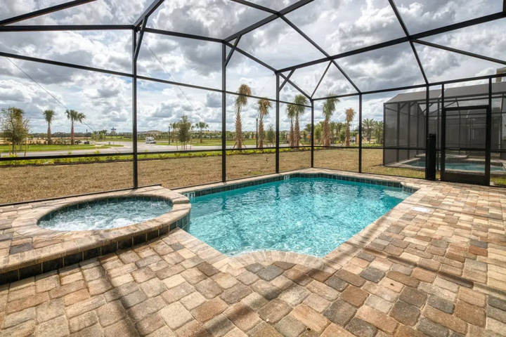 Pool 10 of 19