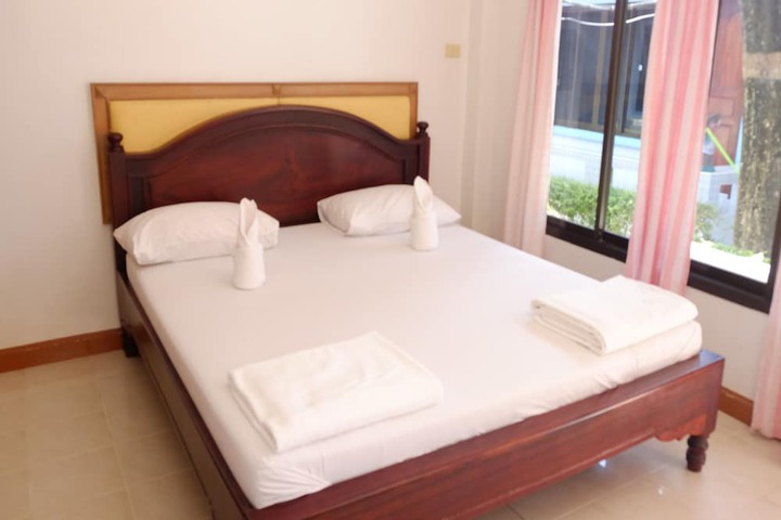Room 4 of 24