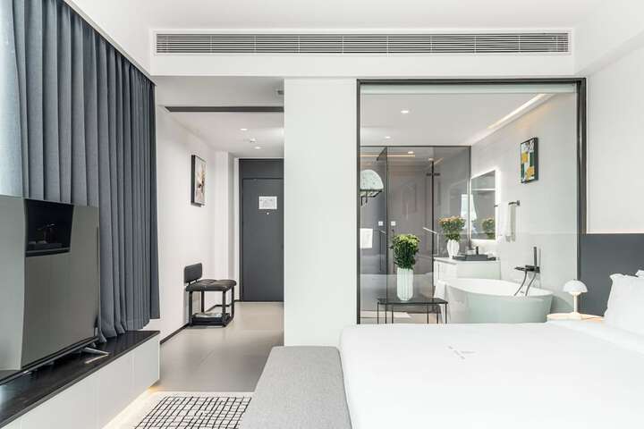 Room 30 of 100