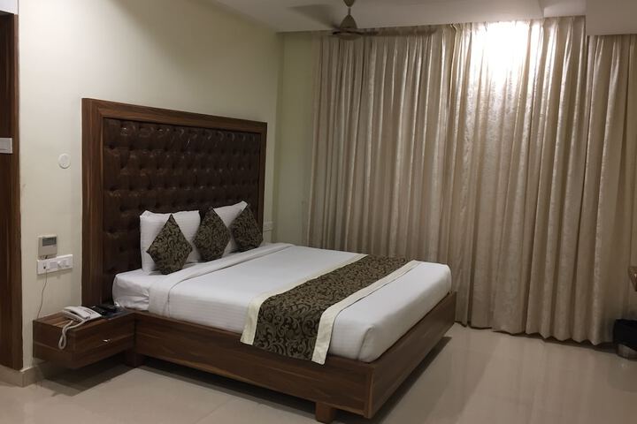Room 9 of 32