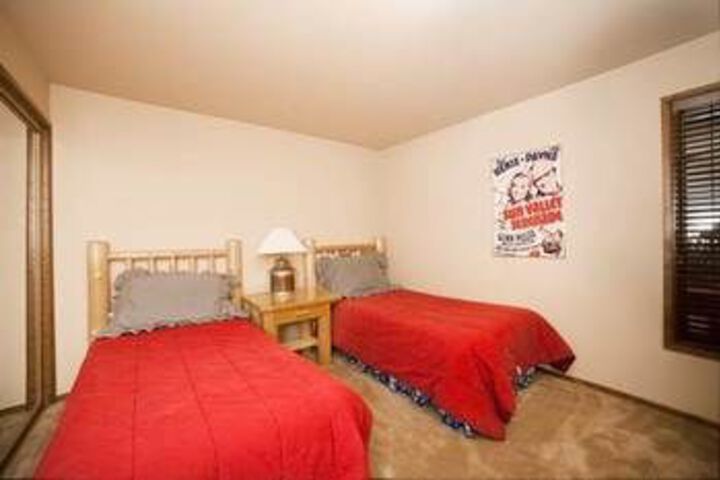 Room 9 of 32