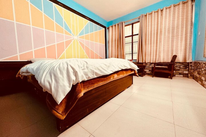 Room 4 of 18