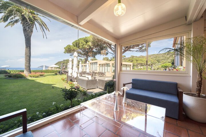 Lounge 61 of 92