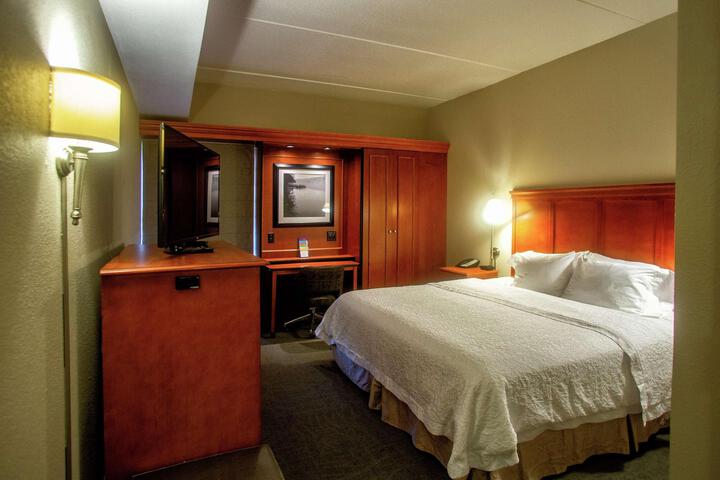 1 King Bed (3 of 18)