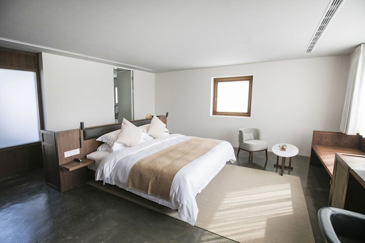 Room 15 of 77