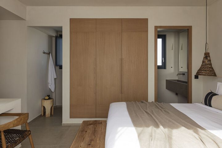 Room 16 of 53