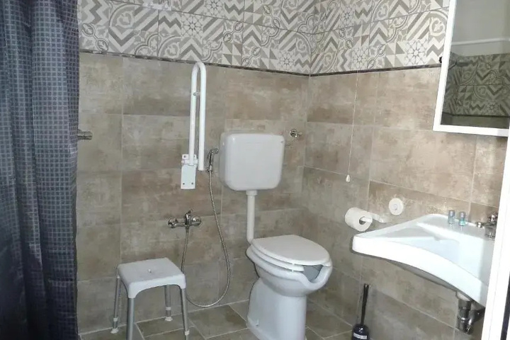 Room 7 of 11