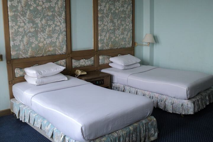 Room 10 of 40
