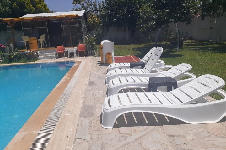 Pool 12 of 16