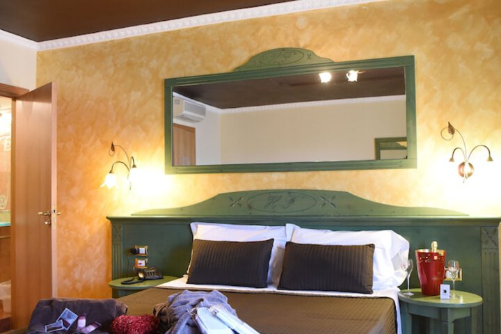 Room 37 of 100