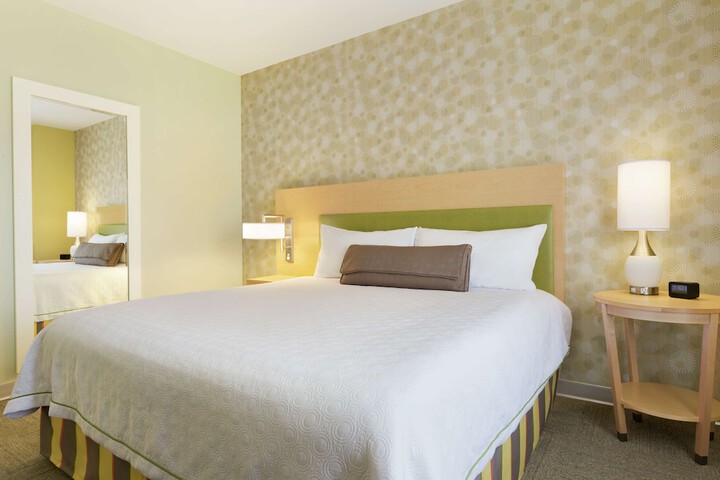 1 King Bed Studio Suite (10 of 11)