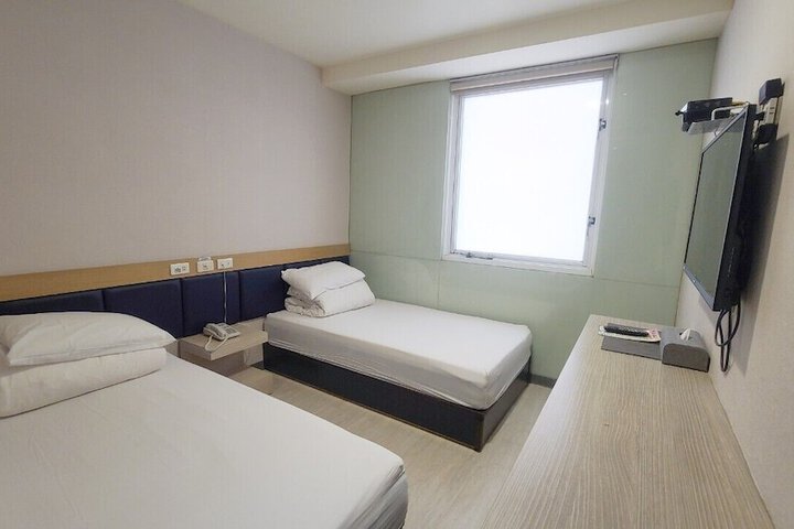 Room 37 of 99