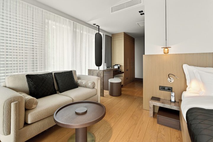 Room 28 of 103