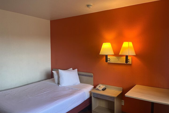 Room 12 of 42