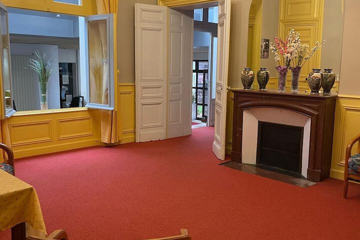 Room 9 of 10